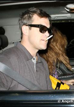 Robbie Williams à son arrivée à l'aéroport de Los Angeles ce vendredi 27 Novembre de Sydney (Australie)