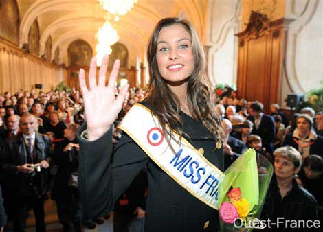 Miss France 2010 reçue à l'hôtel de ville de Caen. -Jean-Yves Desfoux-