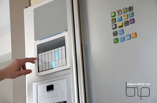 iPad 2 collé sur le frigo
