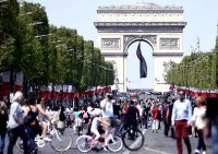 les Champs-Elysées piétonniers